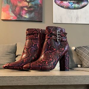 Beautiful red snake print, pointy toed booties!
